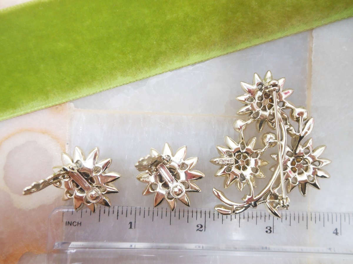 Vintage LISNER Pearl Brooch Earring SET Flower Leaf Pin Gold Tone Plate Clip On Designer Jewelry Gift Mid Century, VivianJoel.com