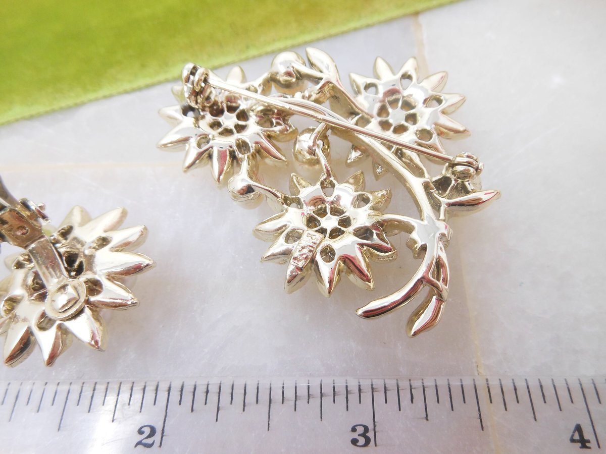 Vintage LISNER Pearl Brooch Earring SET Flower Leaf Pin Gold Tone Plate Clip On Designer Jewelry Gift Mid Century, VivianJoel.com