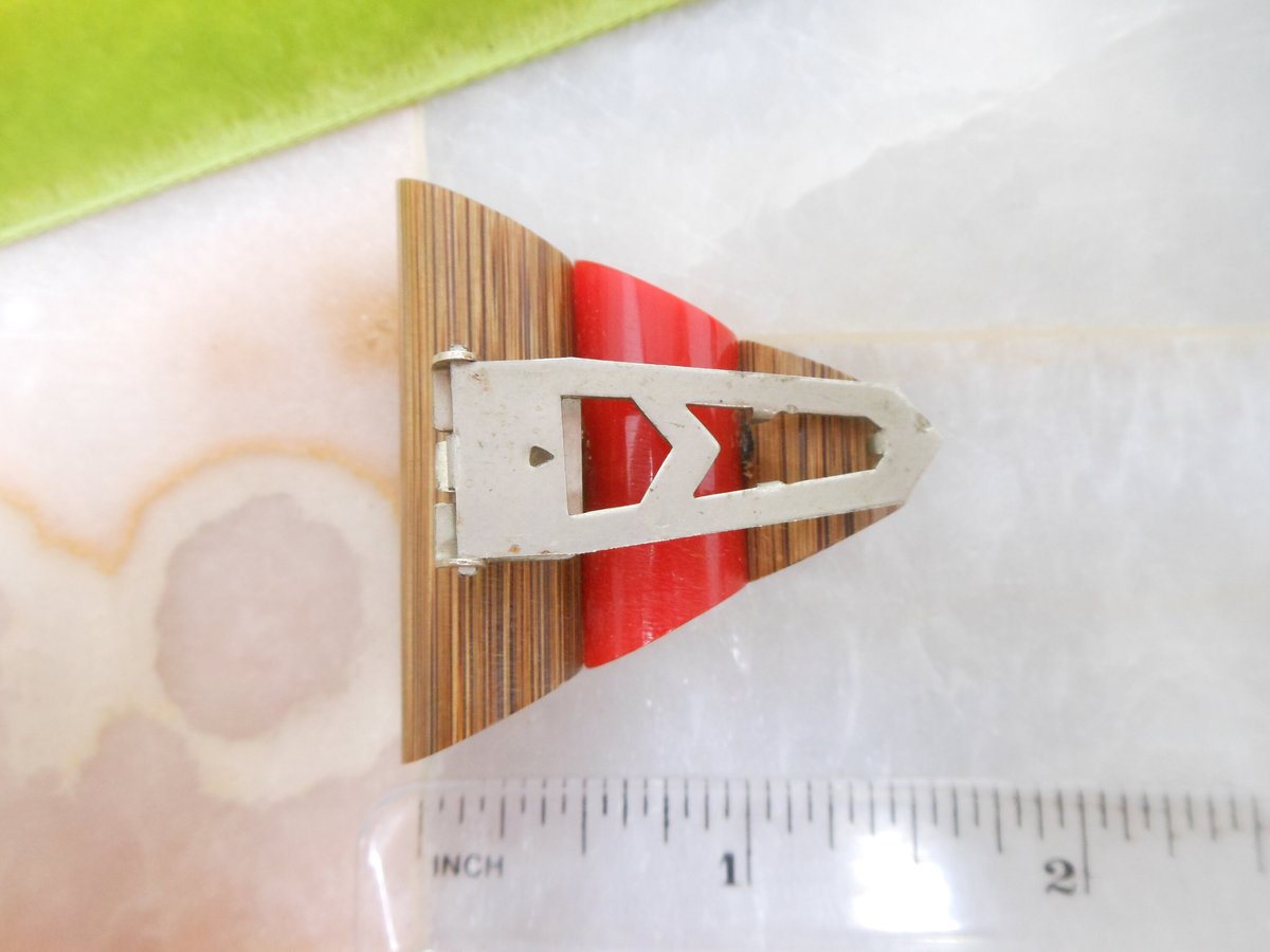 Vintage BAKELITE Fur Dress Clip Pin Cherry Red Chunky Old Plastic V for Victory Patriotic Mid Century Jewelry Gift, VivianJoel.com