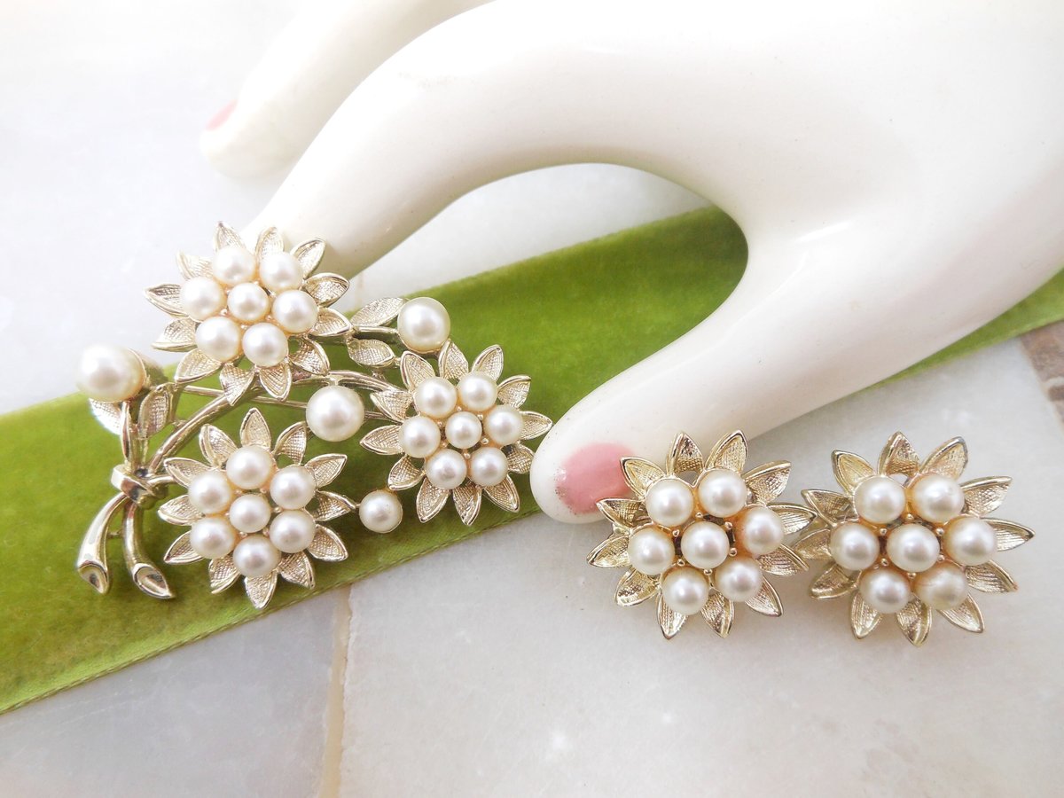 Vintage LISNER Pearl Brooch Earring SET Flower Leaf Pin Gold Tone Plate Clip On Designer Jewelry Gift Mid Century, VivianJoel.com
