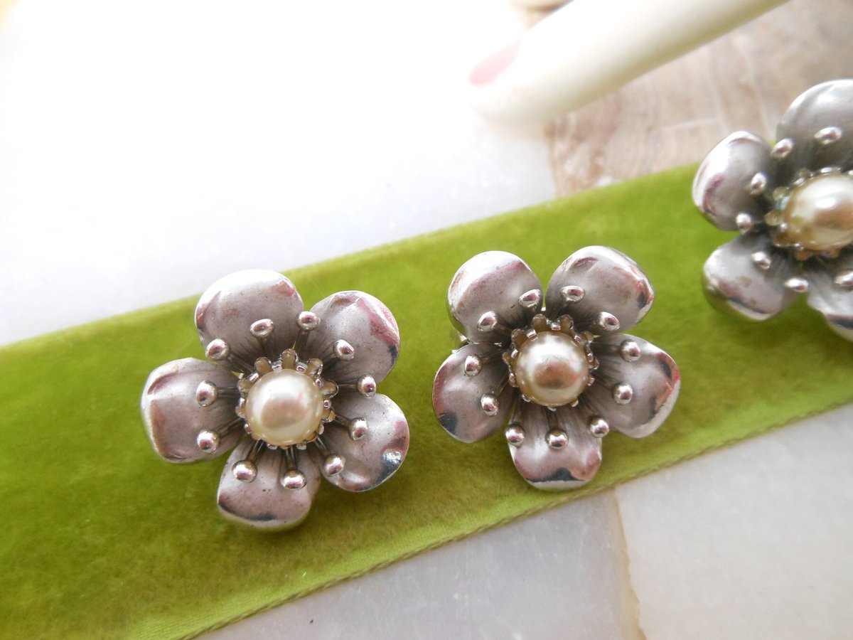 Vintage CORO Flower Scatter Pin Earrings Screw Back Faux Pearl Silver Tone Brooch Set Designer Jewelry Gift Mid Century, VivianJoel.com
