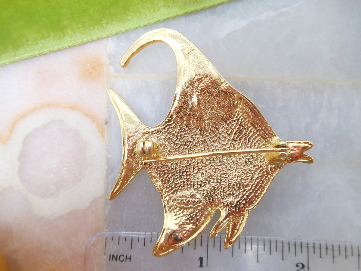 Vintage GIOVANNI Angel Fish Brooch Tropical Tiki Glitter Enamel Figural Sparkly Pin Designer Jewelry Pisces Gift, VivianJoel.com