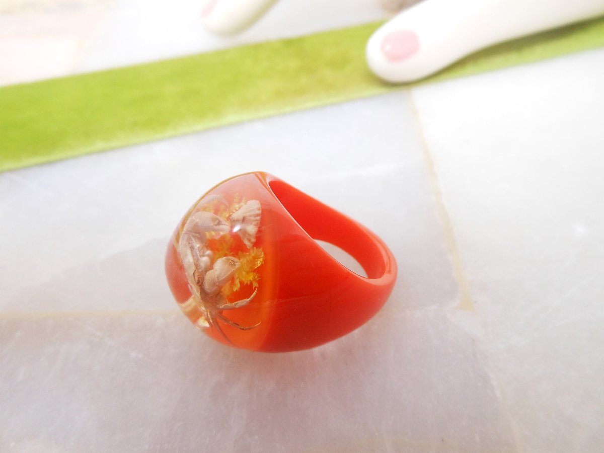 Vintage Orange Lucite Bubble Ring Real Crab Beach Mod Plastic Chunky Groovy Funky Size 9 Mid Century Jewelry Gift, VivianJoel.com