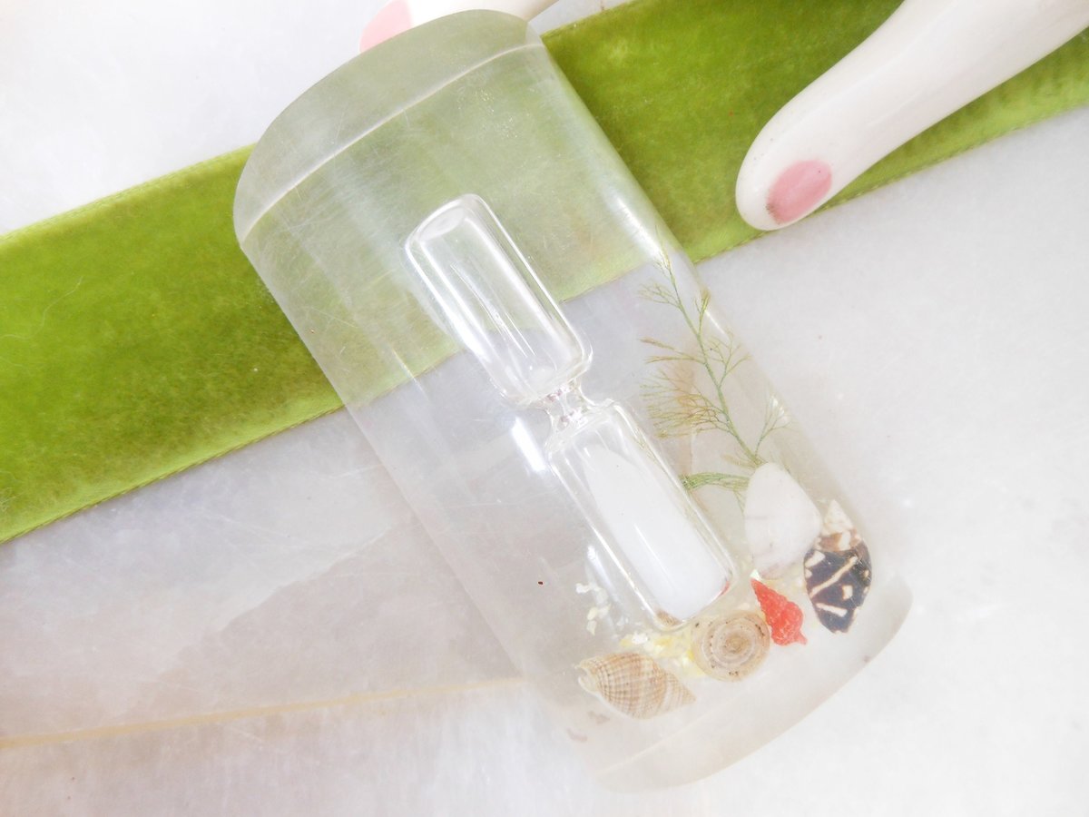 Vintage Lucite Aquarium Timer Hour Glass Egg Resin Plastic Beach Tropical Travel Souvenir Seahorse *as is*, VivianJoel.com