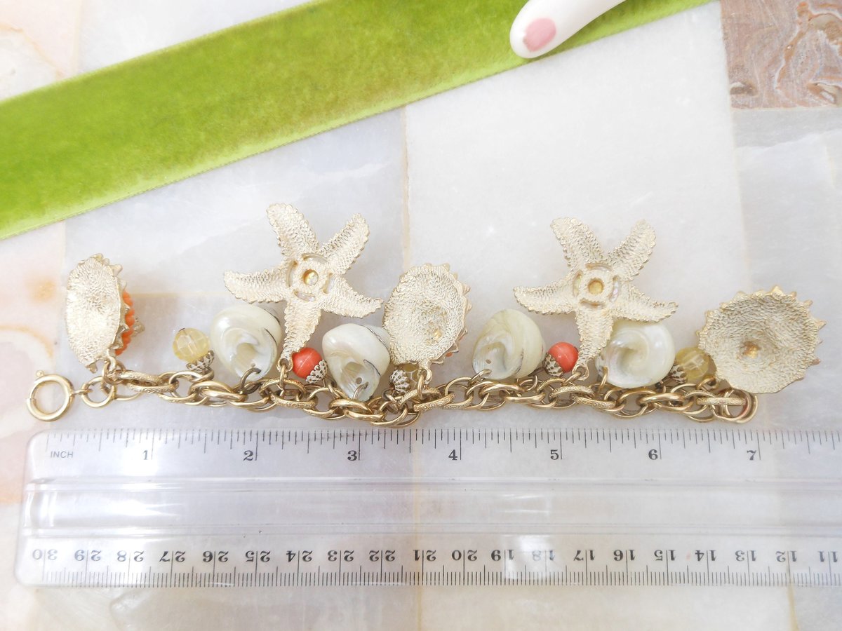 Vintage GERMANY Seashell Starfish Chunky Charm Bracelet Confetti Resin Summer Beachwear Mid Century Jewelry Gift, VivianJoel.com
