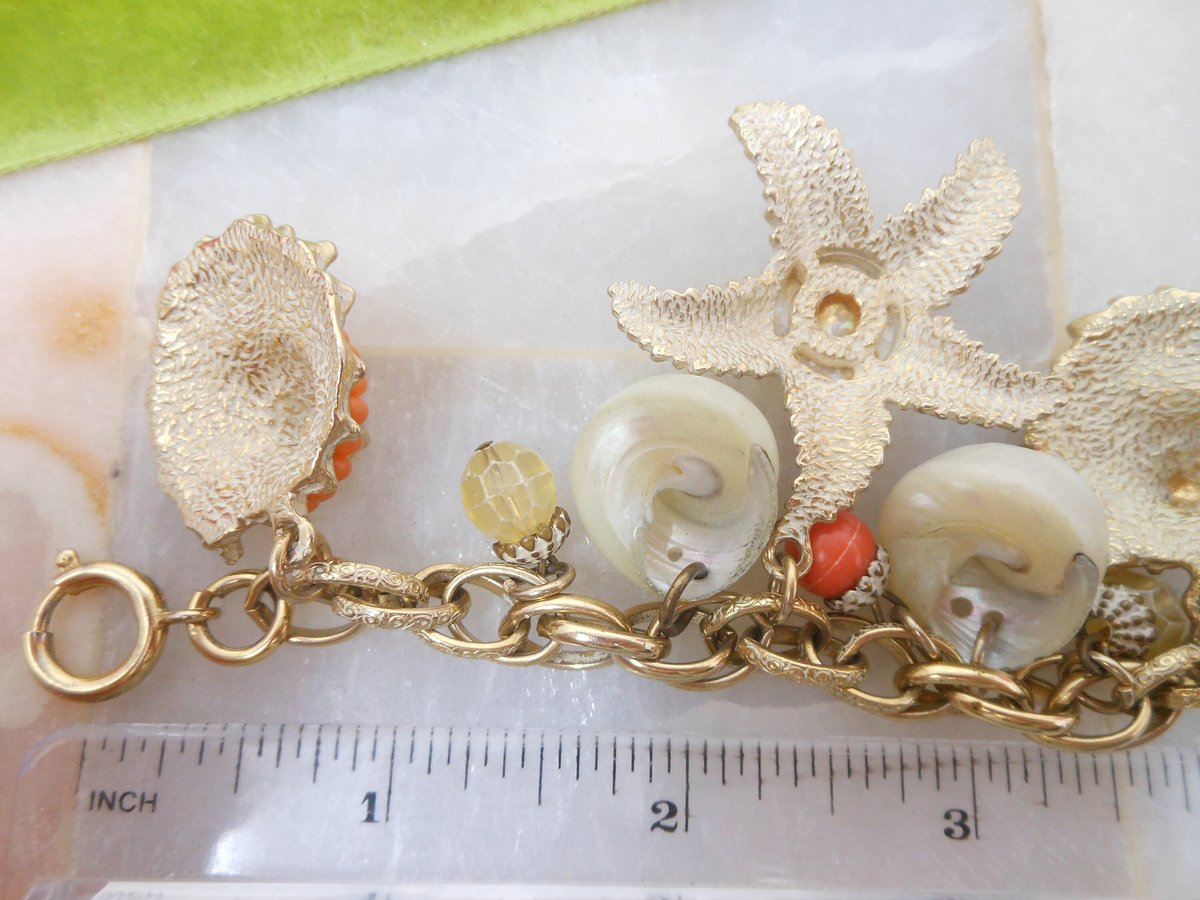 Vintage GERMANY Seashell Starfish Chunky Charm Bracelet Confetti Resin Summer Beachwear Mid Century Jewelry Gift, VivianJoel.com