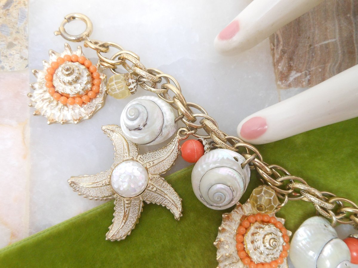 Vintage GERMANY Seashell Starfish Chunky Charm Bracelet Confetti Resin Summer Beachwear Mid Century Jewelry Gift, VivianJoel.com