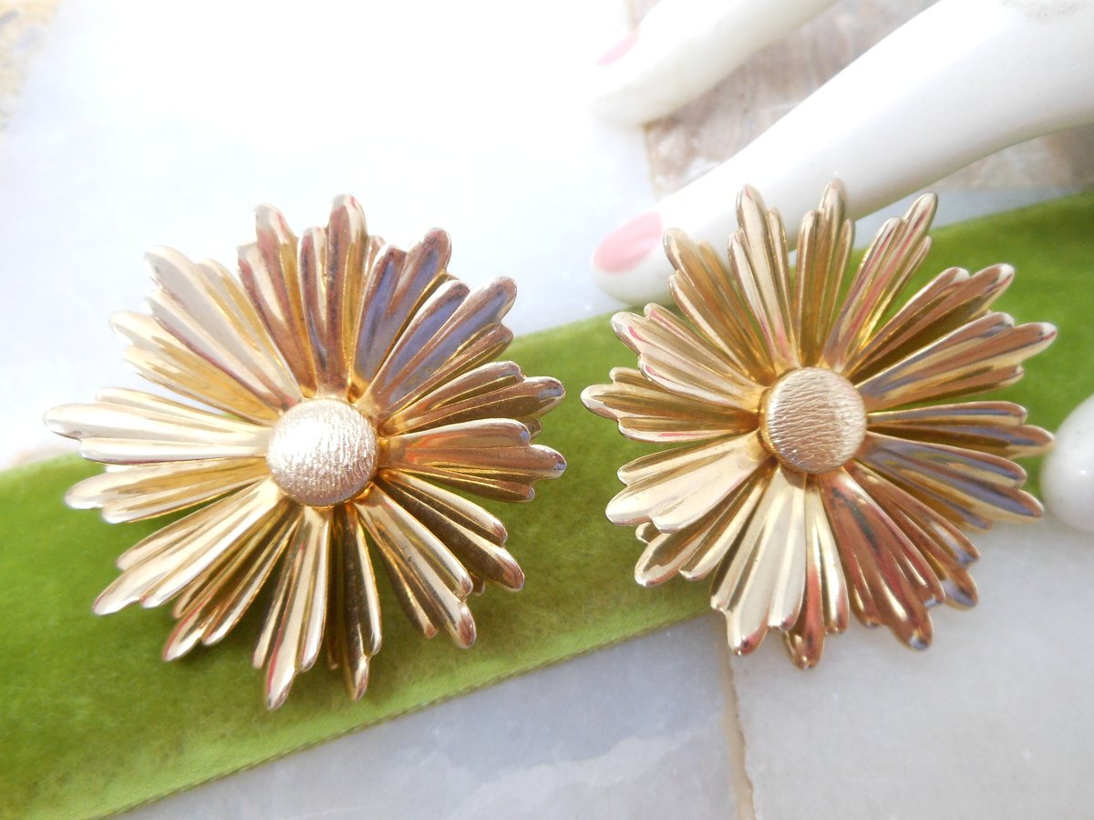 Vintage SARAH COVENTRY Flower Earrings Big Jumbo Clip On Designer Gold Tone Plate Daisy Mid Century Jewelry Gift, VivianJoel.com