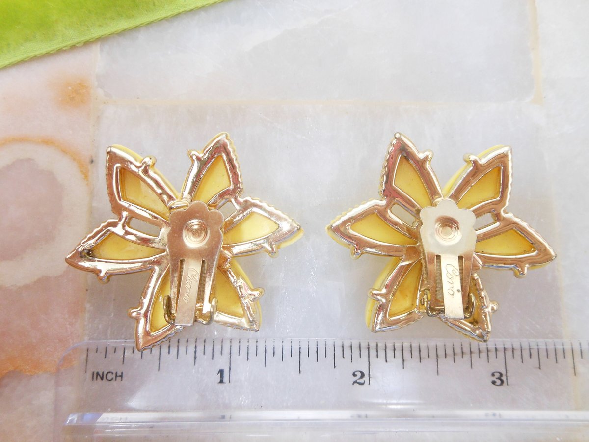 Vintage CORO Yellow Plastic Mod Jumbo Earrings Flower Clip On Thermoset Kitsch Mid Century Designer Jewelry Gift, VivianJoel.com
