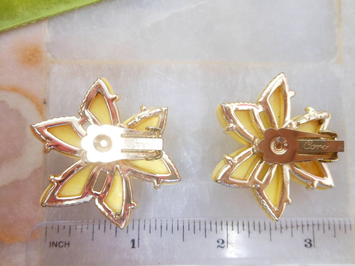 Vintage CORO Yellow Plastic Mod Jumbo Earrings Flower Clip On Thermoset Kitsch Mid Century Designer Jewelry Gift, VivianJoel.com