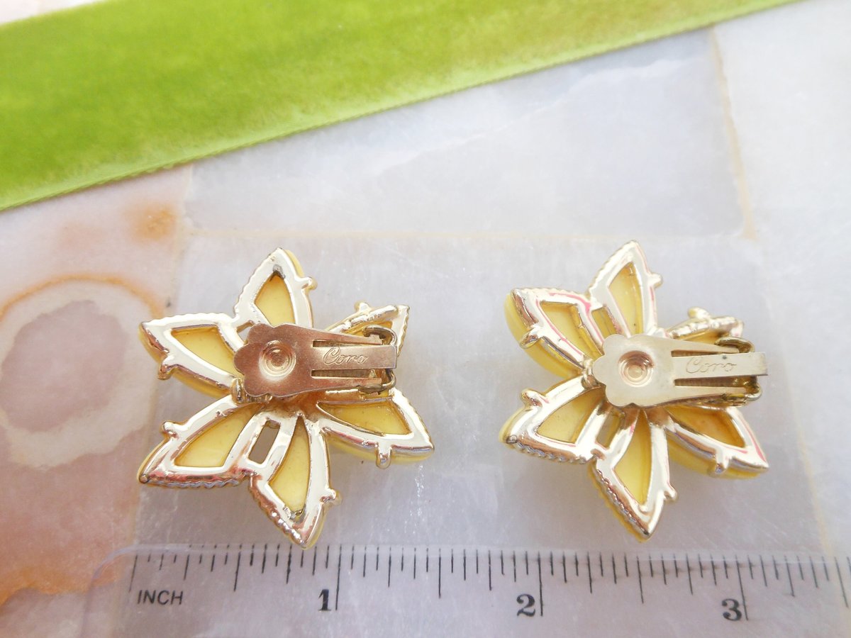 Vintage CORO Yellow Plastic Mod Jumbo Earrings Flower Clip On Thermoset Kitsch Mid Century Designer Jewelry Gift, VivianJoel.com