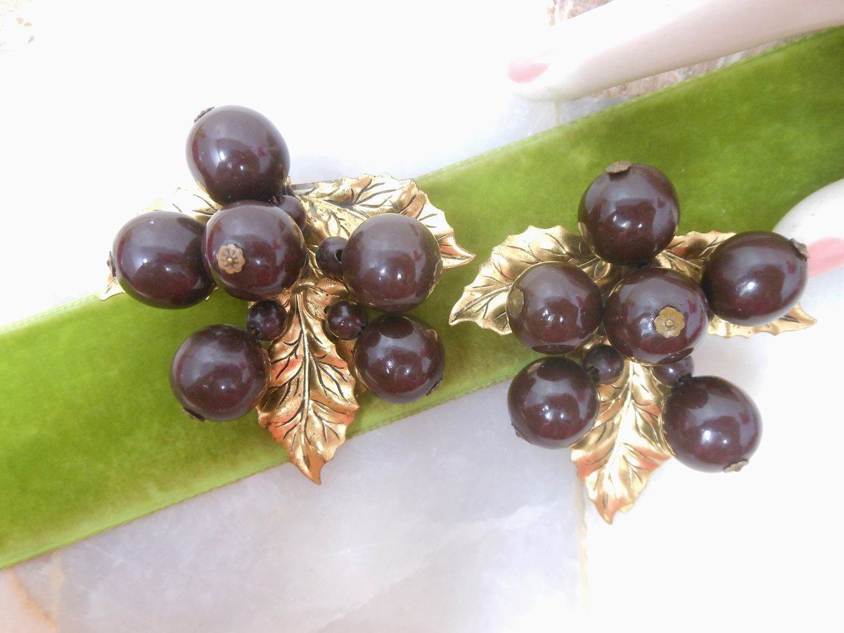 Vintage Dress Clips Chunky Bead Leaf Fur Shoe Clip Buckle Pair SET Chocolate Brown Art Deco Jewelry Mid Century, VivianJoel.com