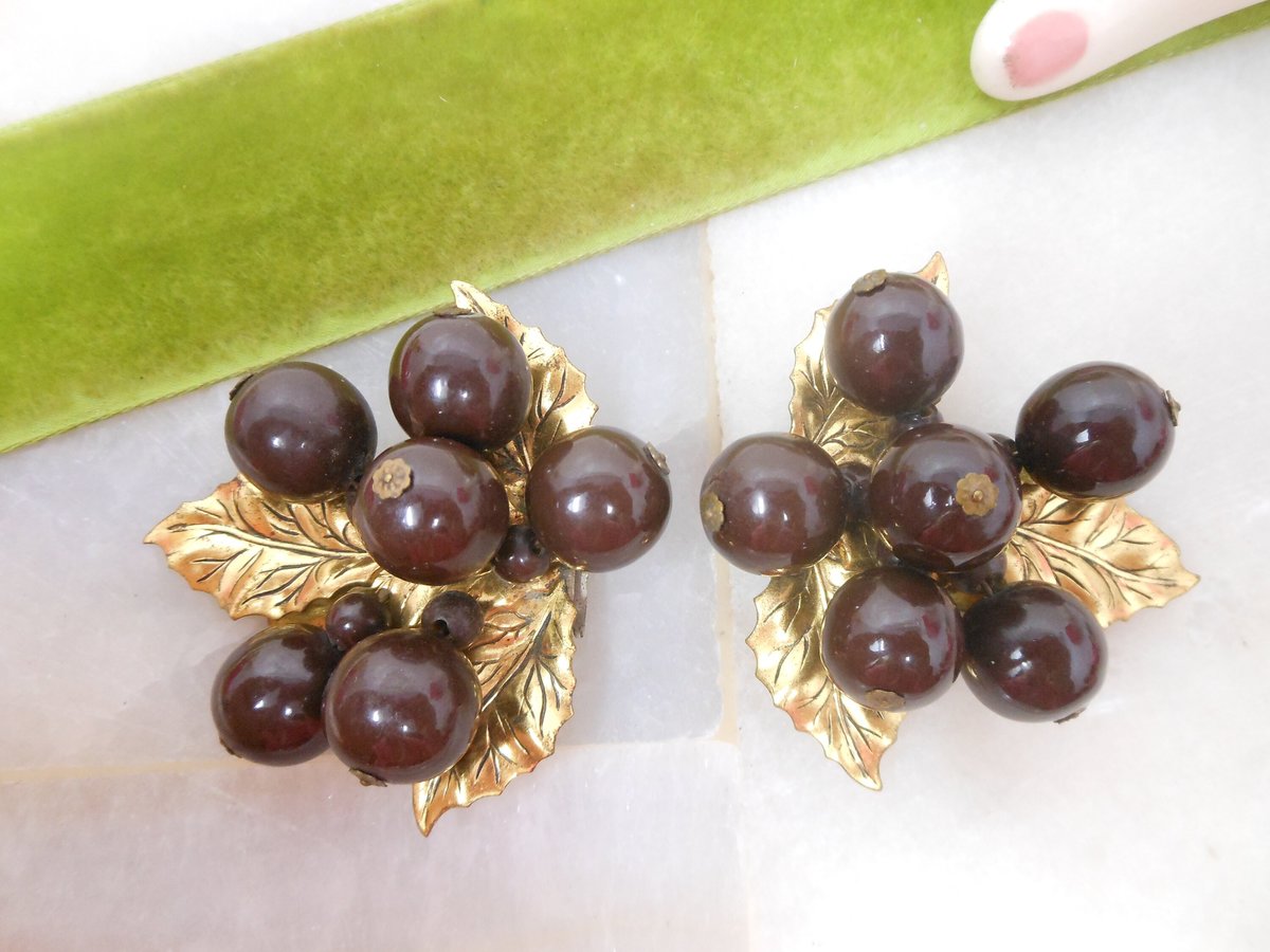 Vintage Dress Clips Chunky Bead Leaf Fur Shoe Clip Buckle Pair SET Chocolate Brown Art Deco Jewelry Mid Century, VivianJoel.com