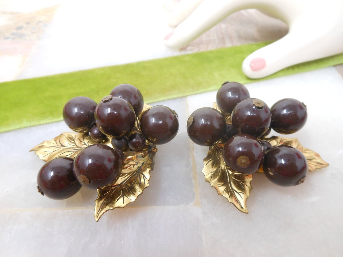 Vintage Dress Clips Chunky Bead Leaf Fur Shoe Clip Buckle Pair SET Chocolate Brown Art Deco Jewelry Mid Century, VivianJoel.com