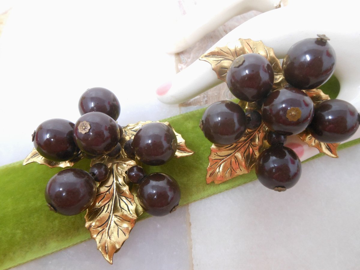 Vintage Dress Clips Chunky Bead Leaf Fur Shoe Clip Buckle Pair SET Chocolate Brown Art Deco Jewelry Mid Century, VivianJoel.com