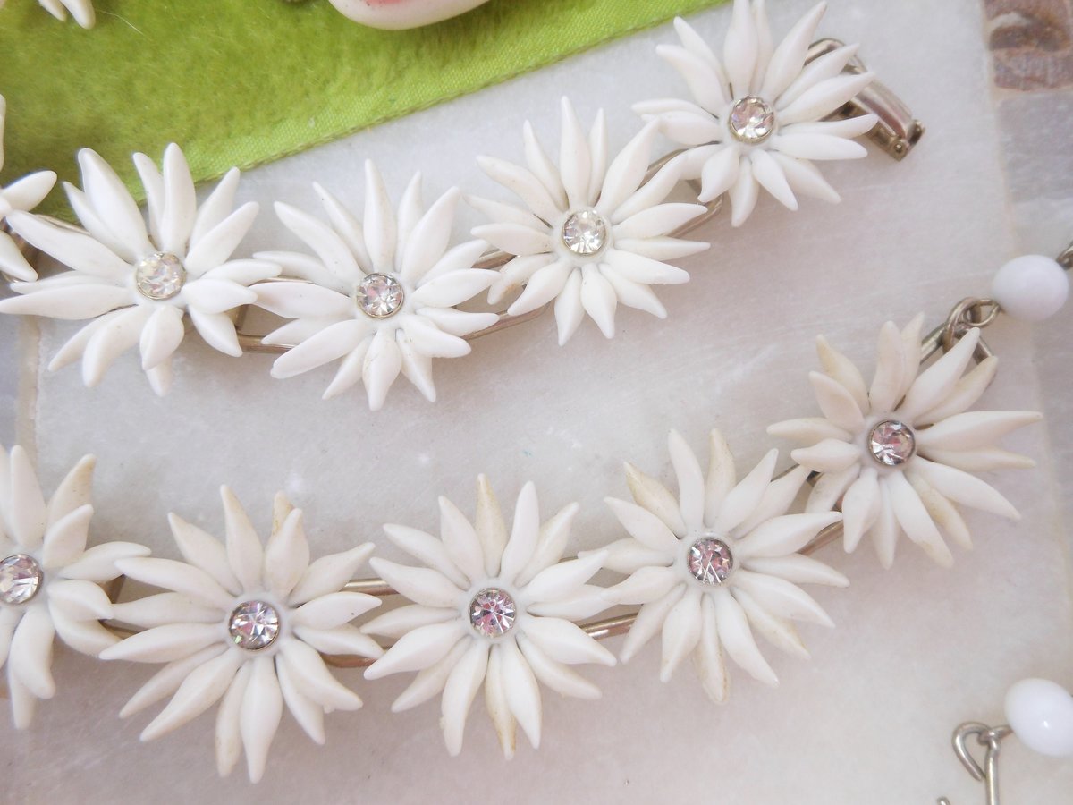 Vintage White Daisy Flower Necklace Bracelet Earrings Set Soft Plastic Parure Rhinestone Pin Up Retro Mid century Jewelry, VivianJoel.com