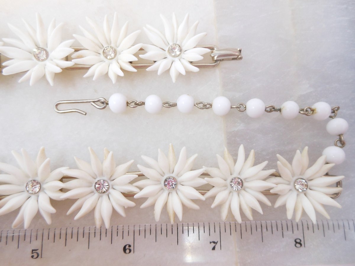 Vintage White Daisy Flower Necklace Bracelet Earrings Set Soft Plastic Parure Rhinestone Pin Up Retro Mid century Jewelry, VivianJoel.com