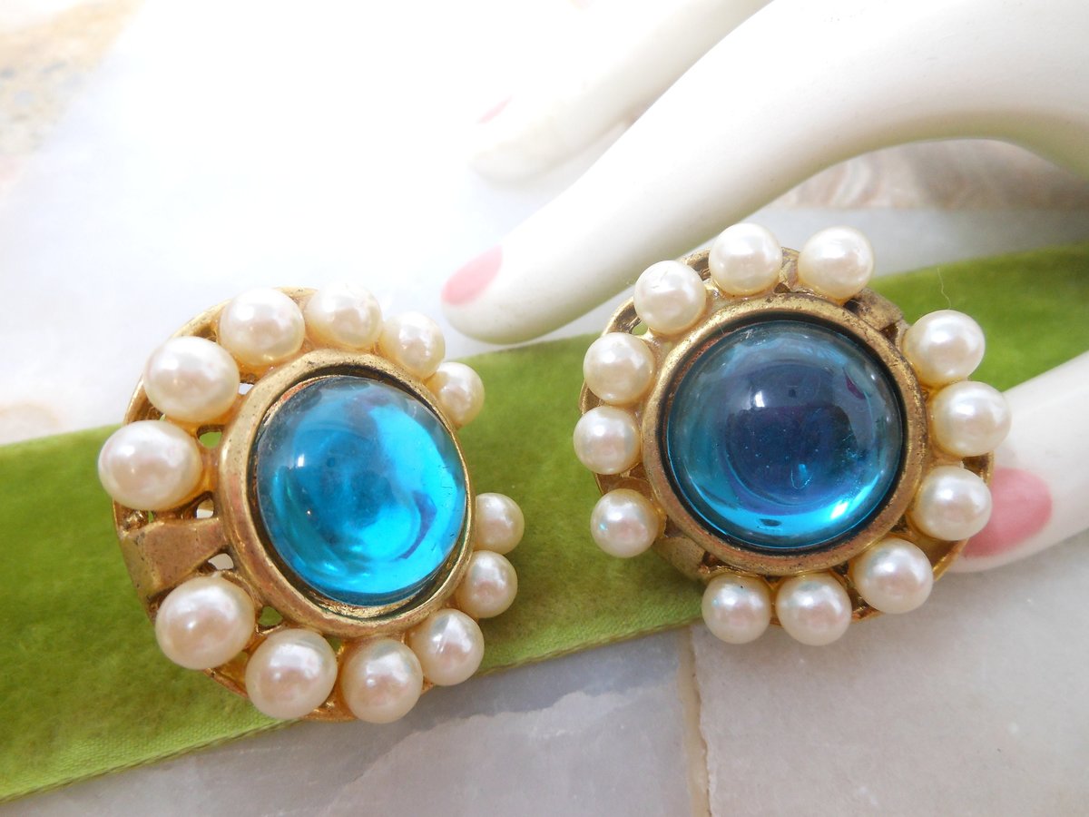 Vintage Jumbo Aqua Blue Earrings Lucite Faux Pearl Plastic Clip On Chunky Mogul Fab Runway Mid Century Jewelry, VivianJoel.com