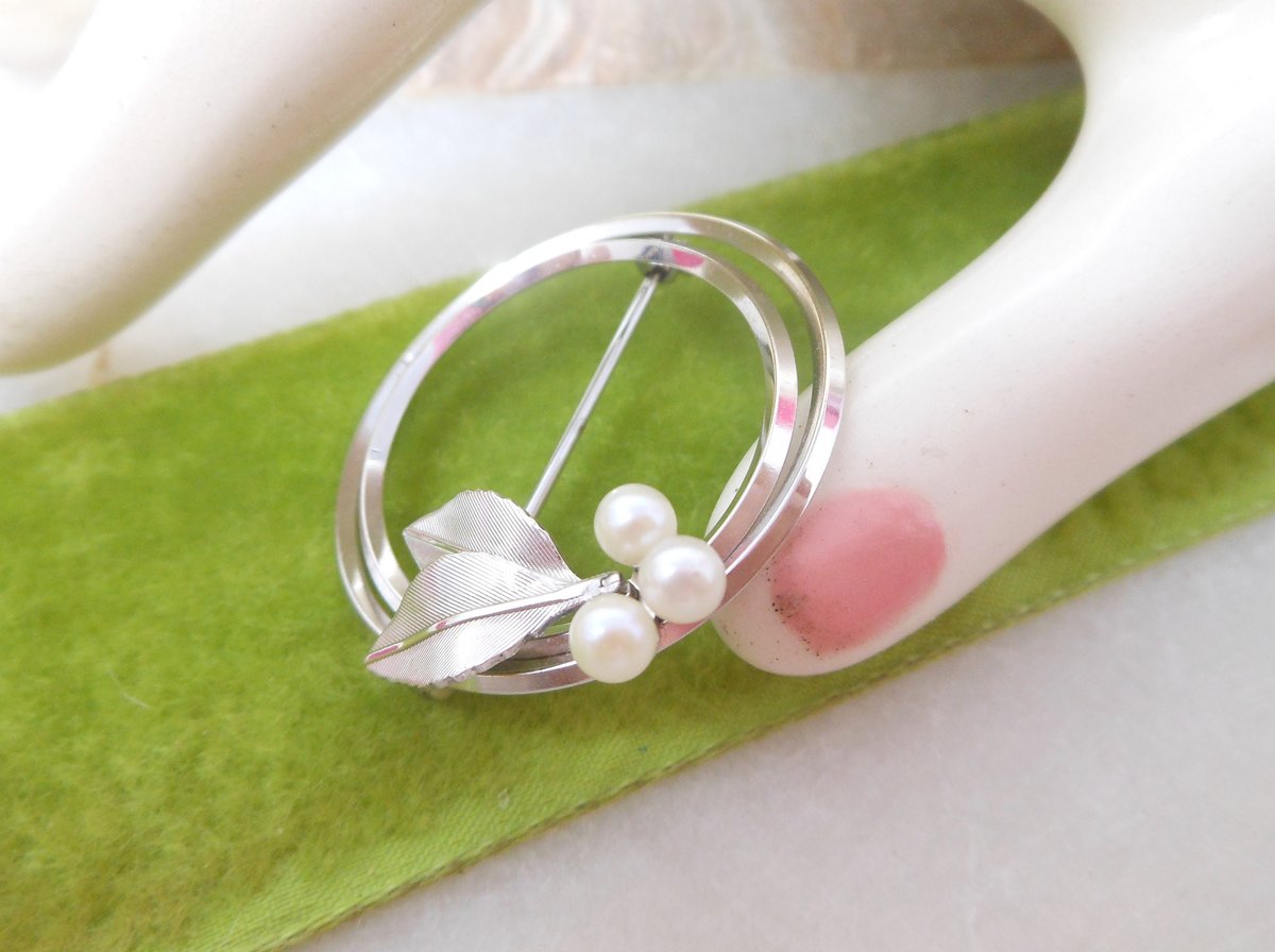 Vintage KREMENTZ Pearl Brooch Wreath Circle Pin Petite White Gold Overlay Mid Century Designer Minimalist Jewelry Gift, VivianJoel.com
