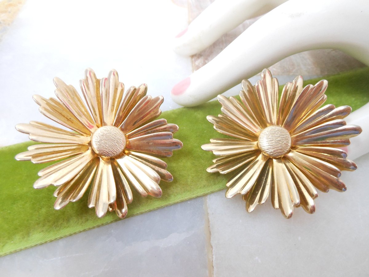 Vintage SARAH COVENTRY Flower Earrings Big Jumbo Clip On Designer Gold Tone Plate Daisy Mid Century Jewelry Gift, VivianJoel.com