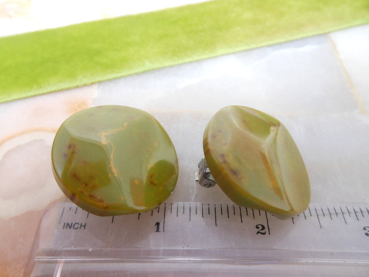 Vintage BAKELITE Chunky Green Earrings Clip On Spinach Marbled Plastic Mid Century Jewelry Gift, VivianJoel.com