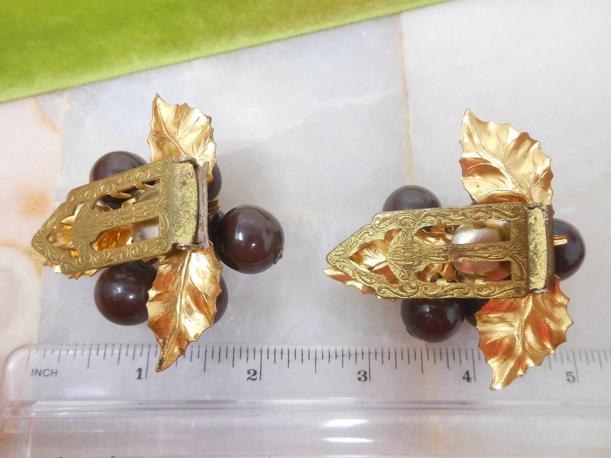 Vintage Dress Clips Chunky Bead Leaf Fur Shoe Clip Buckle Pair SET Chocolate Brown Art Deco Jewelry Mid Century, VivianJoel.com