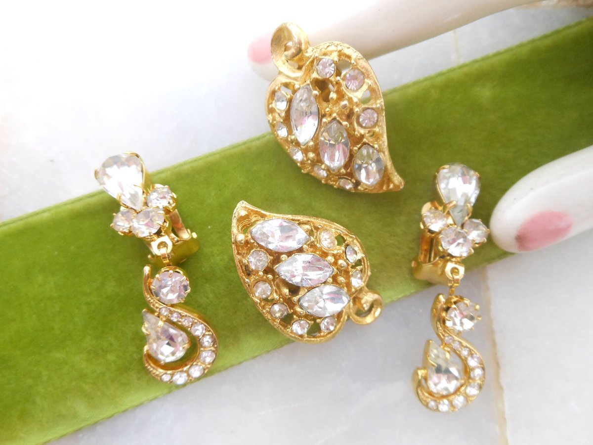 Vintage LOT 2 Earrings Rhinestone Clip On Ice Clear Gold Tone Plate Dangle Drop Jewelry Wedding Gift, VivianJoel.com