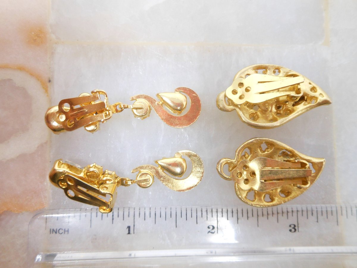 Vintage LOT 2 Earrings Rhinestone Clip On Ice Clear Gold Tone Plate Dangle Drop Jewelry Wedding Gift, VivianJoel.com