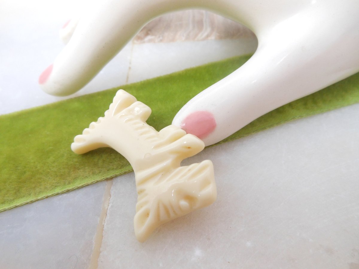 Vintage Scotty Dog Pin Brooch Terrier Scottie Figural Resin Plastic Carved Mid Century Jewelry Gift, VivianJoel.com