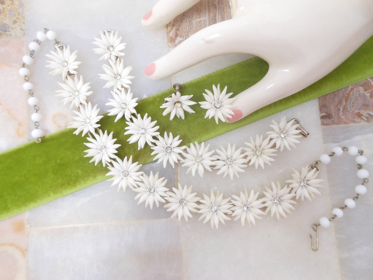 Vintage White Daisy Flower Necklace Bracelet Earrings Set Soft Plastic Parure Rhinestone Pin Up Retro Mid century Jewelry, VivianJoel.com