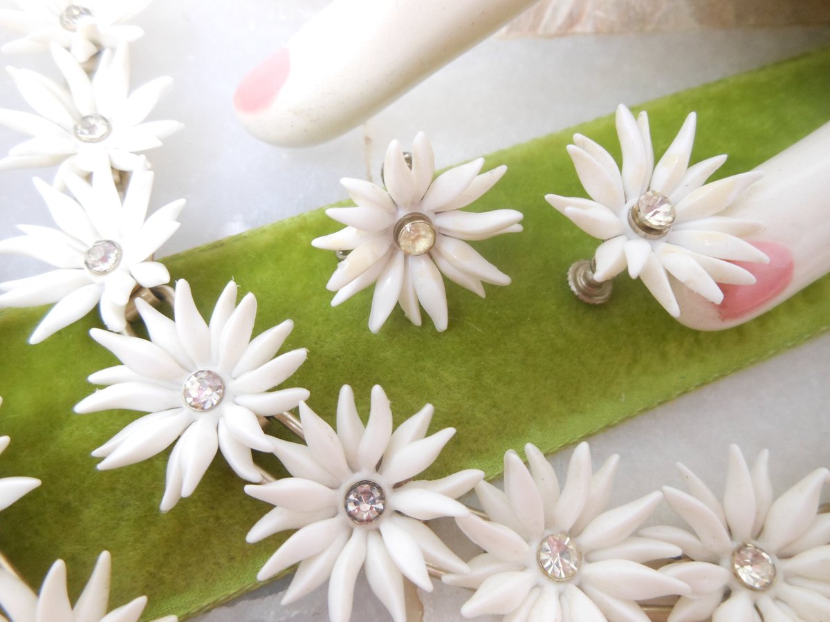 Vintage White Daisy Flower Necklace Bracelet Earrings Set Soft Plastic Parure Rhinestone Pin Up Retro Mid century Jewelry, VivianJoel.com