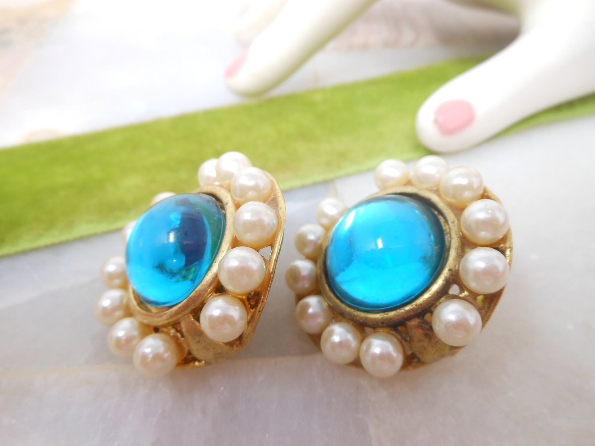 Vintage Jumbo Aqua Blue Earrings Lucite Faux Pearl Plastic Clip On Chunky Mogul Fab Runway Mid Century Jewelry, VivianJoel.com