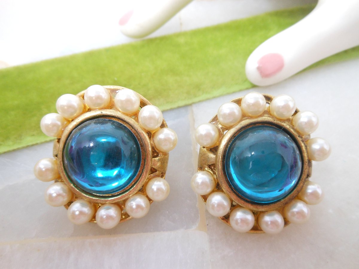 Vintage Jumbo Aqua Blue Earrings Lucite Faux Pearl Plastic Clip On Chunky Mogul Fab Runway Mid Century Jewelry, VivianJoel.com