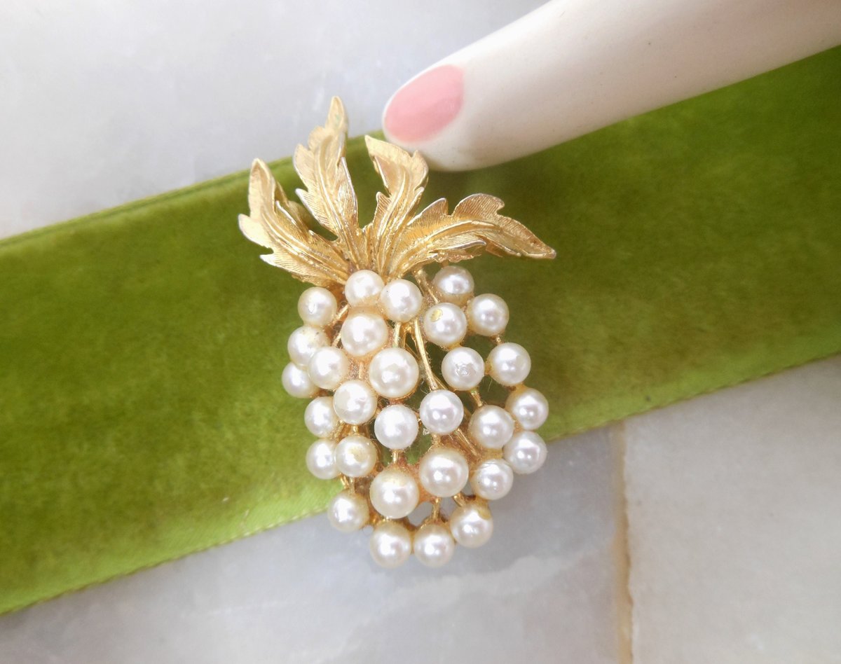 Vintage ART Designer Brooch Pearl Cluster Signed Pin Grape Flower Gold Plate Mid Century Jewelry *as is*, VivianJoel.com