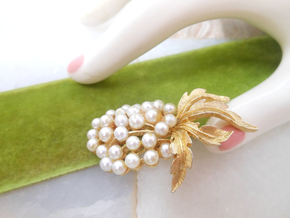Vintage ART Designer Brooch Pearl Cluster Signed Pin Grape Flower Gold Plate Mid Century Jewelry *as is*, VivianJoel.com
