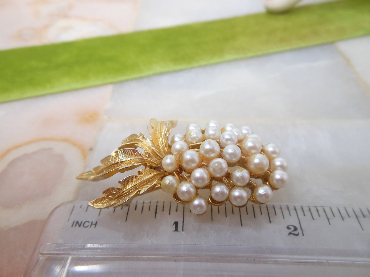Vintage ART Designer Brooch Pearl Cluster Signed Pin Grape Flower Gold Plate Mid Century Jewelry *as is*, VivianJoel.com
