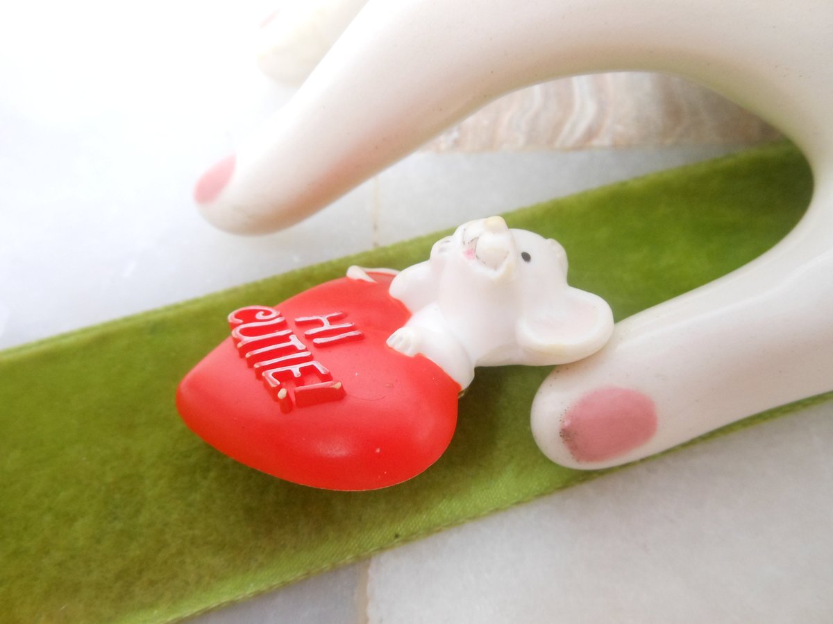 Vintage HALLMARK Valentine Pin Brooch Hi Cutie Mouse Heart Plastic Resin 80s Novelty Kitsch Jewelry Gift, VivianJoel.com