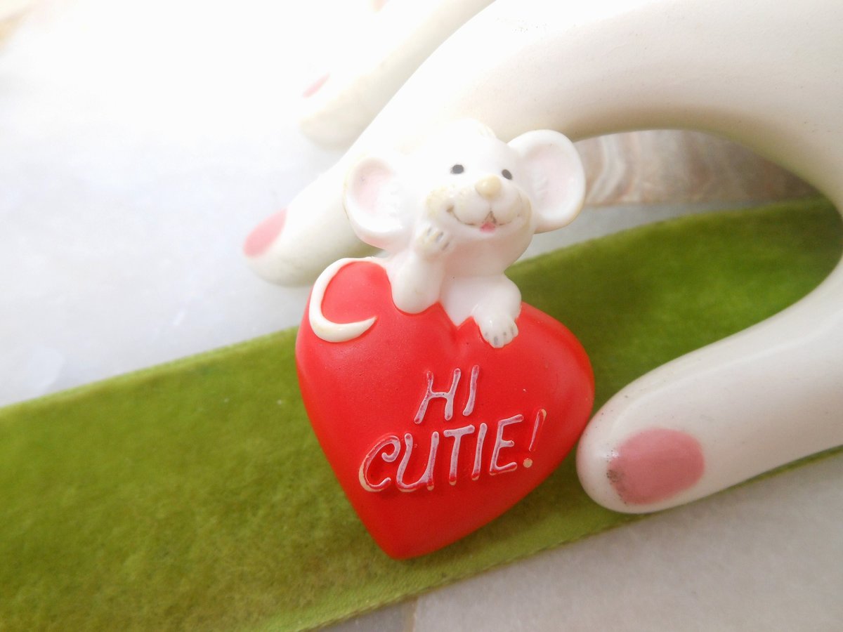 Vintage HALLMARK Valentine Pin Brooch Hi Cutie Mouse Heart Plastic Resin 80s Novelty Kitsch Jewelry Gift, VivianJoel.com