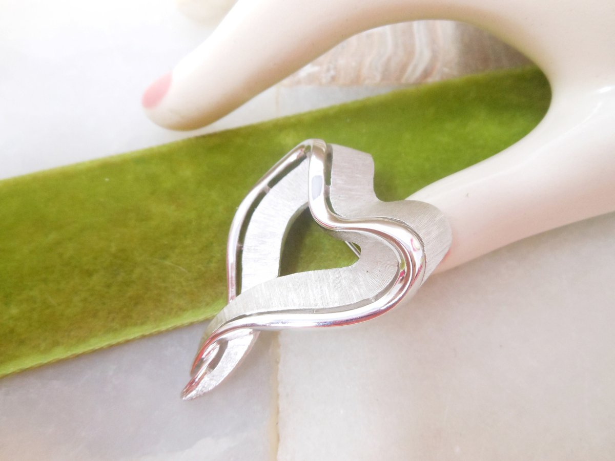 Vintage Crown TRIFARI Heart Brooch Designer Modernist Silver Tone Plate Pin Mid Century Valentine Jewelry Gift, VivianJoel.com