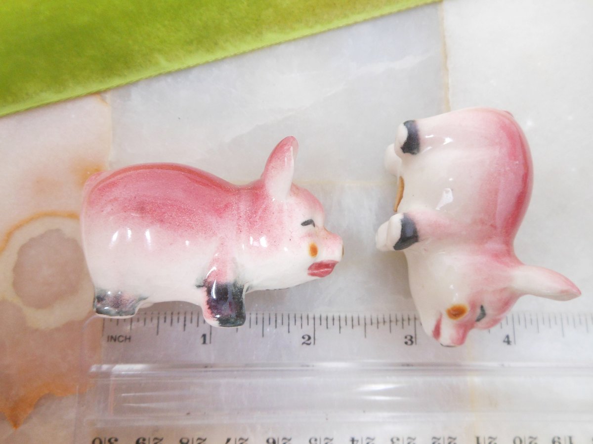 Vintage Pig JAPAN Salt Pepper Shaker Set Kitschy Cute Pink Ceramic Cottage Farmhouse Clutter Figurine Mid Century, VivianJoel.com