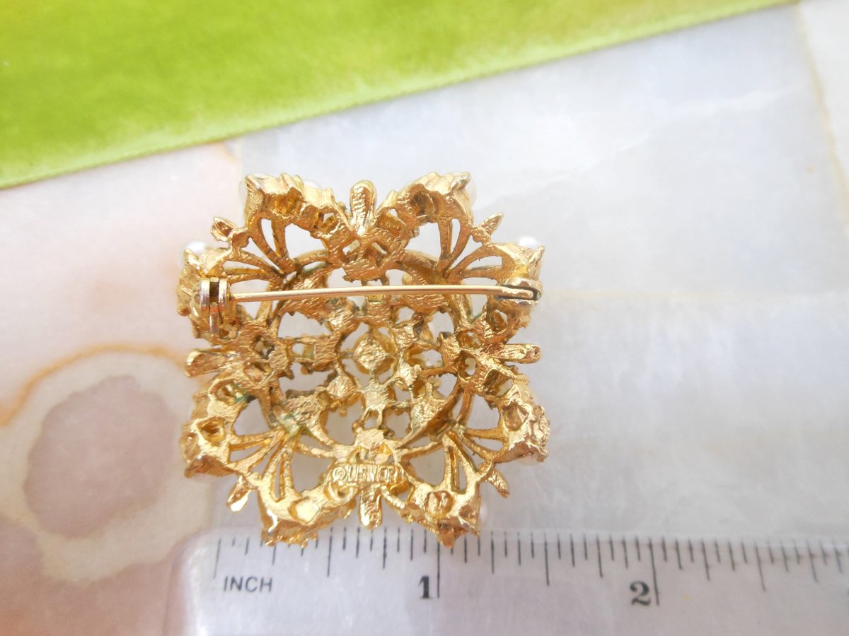 Vintage LISNER Pearl Brooch Cluster Pin Designer Classic Gold Plate Mid Century Jewelry Gift, VivianJoel.com