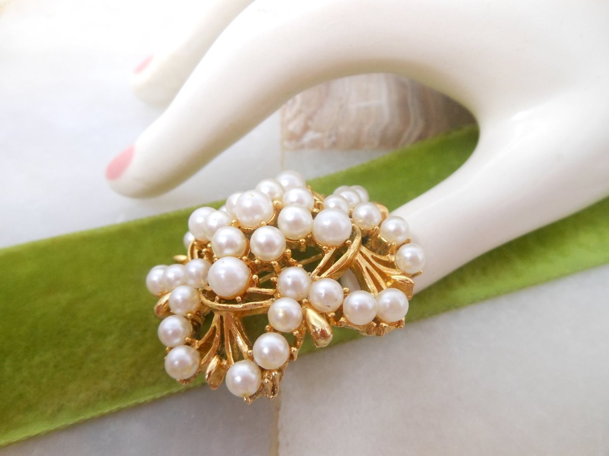 Vintage LISNER Pearl Brooch Cluster Pin Designer Classic Gold Plate Mid Century Jewelry Gift, VivianJoel.com