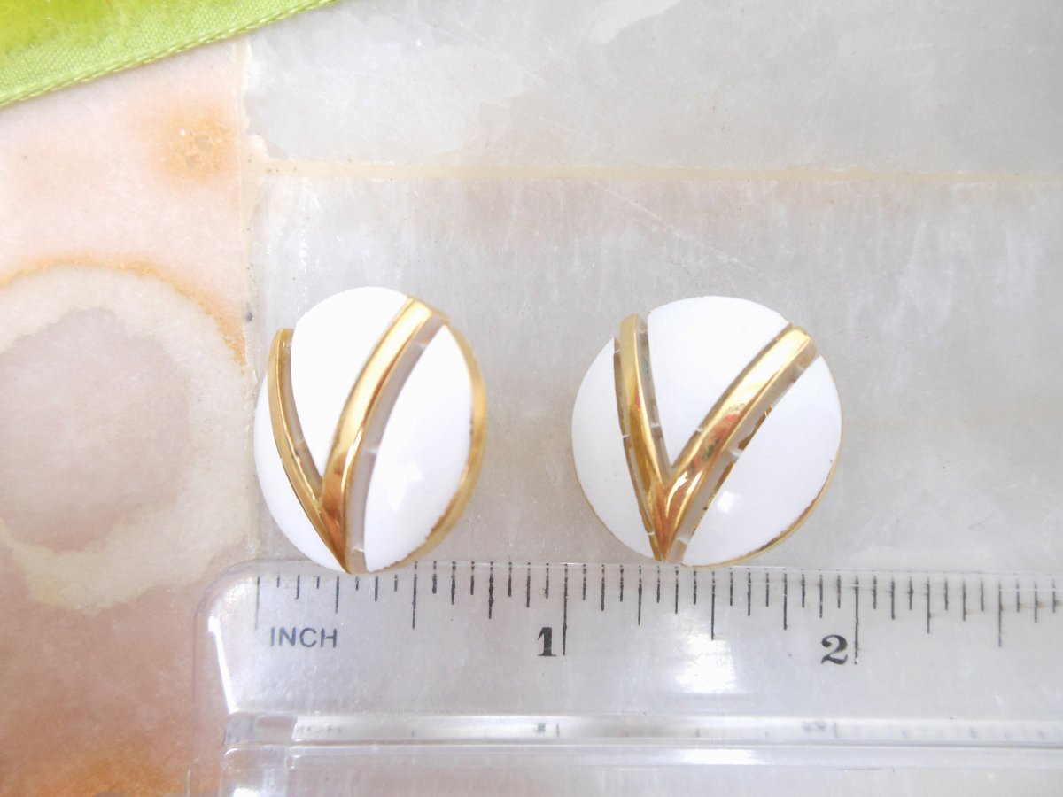 Vintage Crown TRIFARI White Earrings Clip On Enamel Graphic Mod Mid Century Designer Jewelry, VivianJoel.com