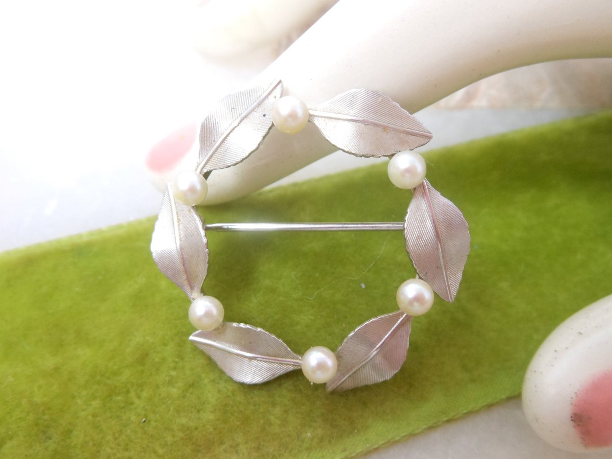 Vintage KREMENTZ Pearl Brooch Wreath Circle Pin White Gold Overlay Designer Petite Mid Century Jewelry Gift, VivianJoel.com