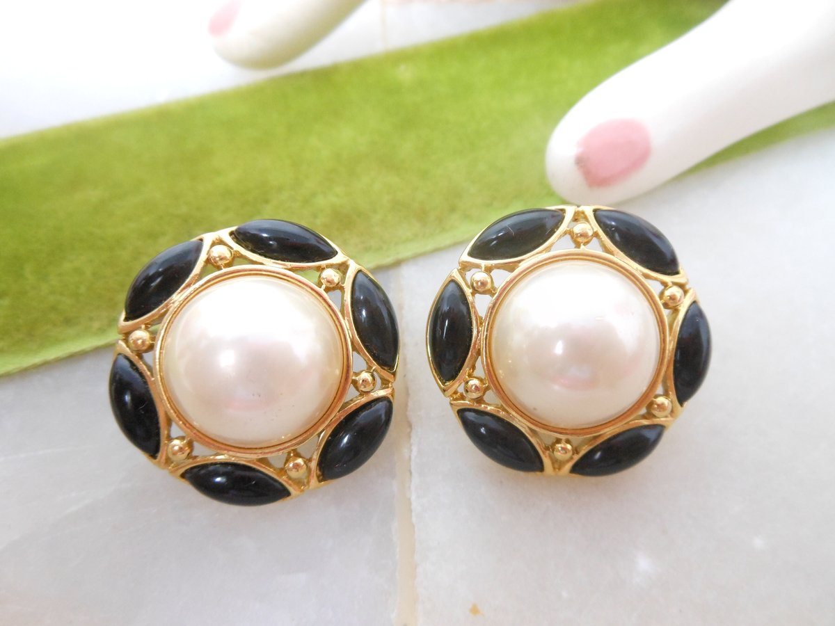 Vintage TRIFARI TM Earrings Clip On Faux Pearl Black Classic Gold Plate Timeless Designer Mid Century Jewelry Gift, VivianJoel.com