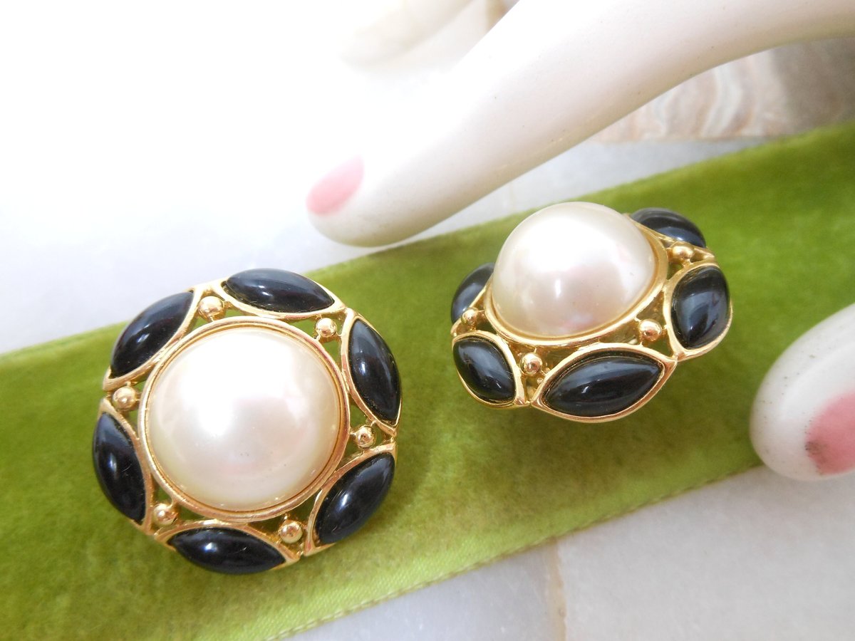 Vintage TRIFARI TM Earrings Clip On Faux Pearl Black Classic Gold Plate Timeless Designer Mid Century Jewelry Gift, VivianJoel.com