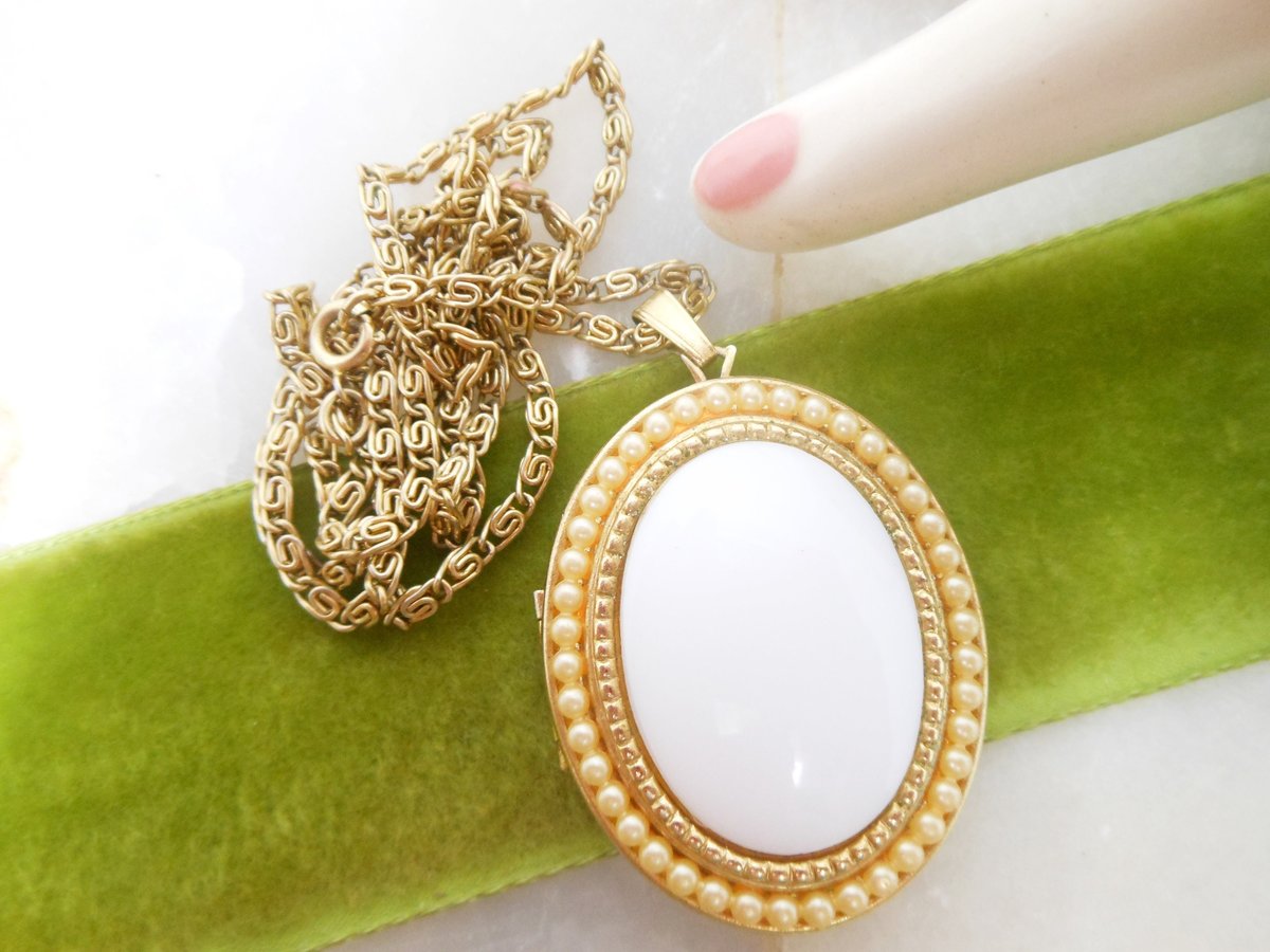 Vintage AVON Locket Photo Pendant Necklace White Milk Glass Swingy Chain Jewelry Gift, VivianJoel.com