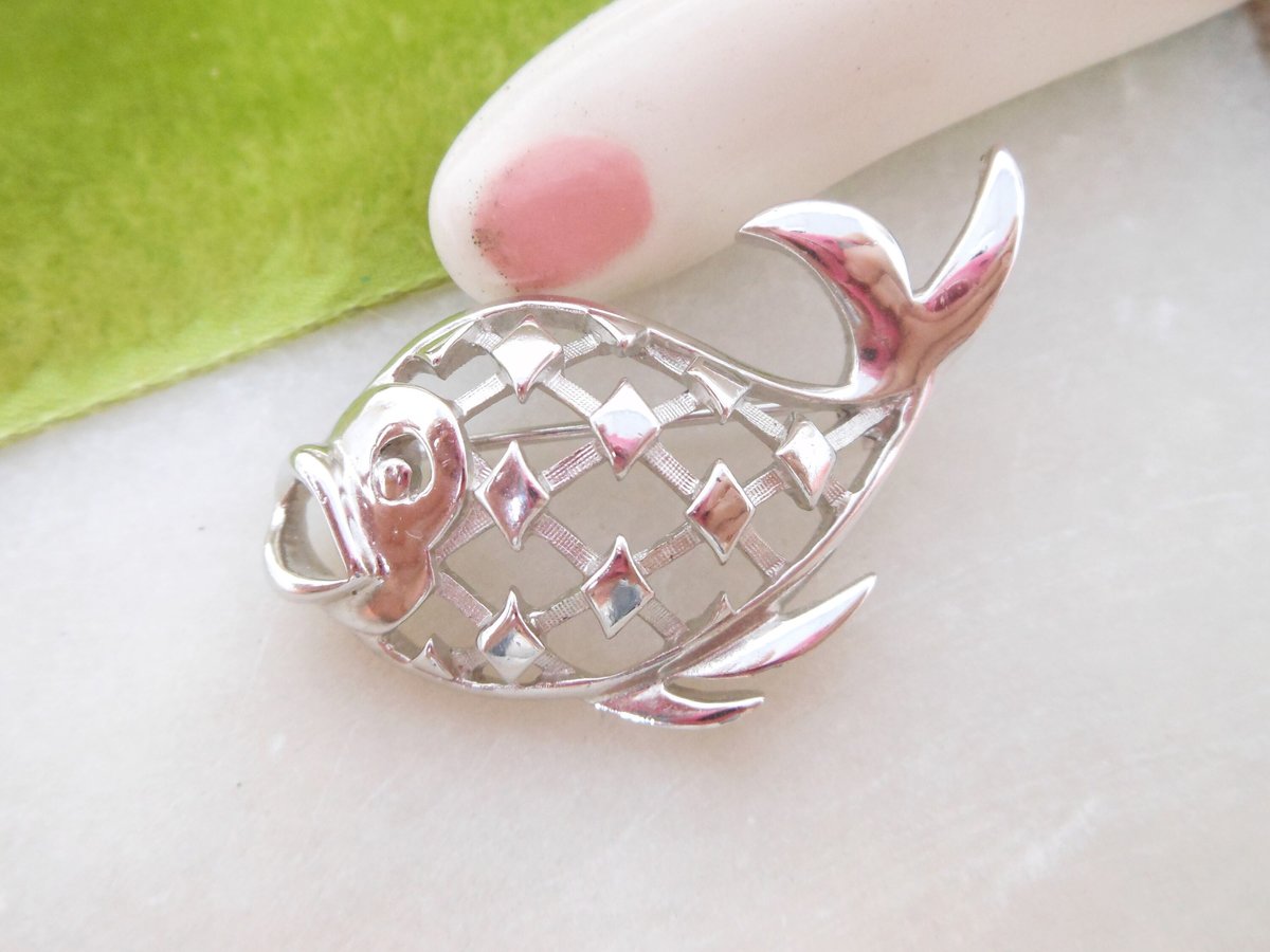 Vintage TRIFARI Brooch Fish Koi Pin Figural Silver Tone Pisces Tropical Coastal Designer Jewelry Mid Century, VivianJoel.com
