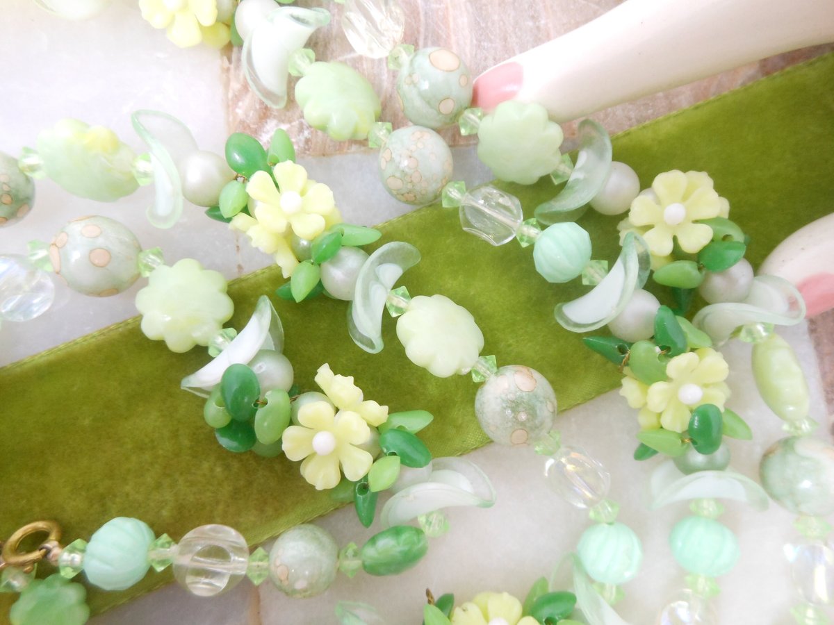 Vintage Plastic Flower Necklace Garland Lei Bead Daisy Flower Cluster Mix Green Long 53" MOD Mid Century Jewelry Gift, VivianJoel.com