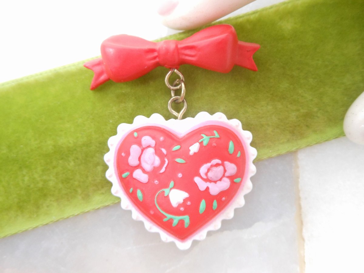 Vintage Valentine Heart Pin Brooch Resin Plastic Dangle Charm Pink Rose Love Romance Gift, VivianJoel.com